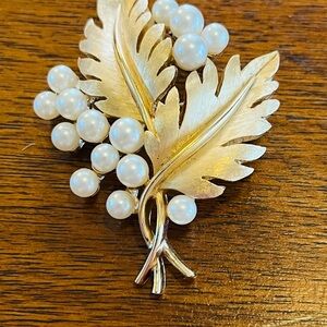 Vintage Trifari Gold Tone Leaf Brooch with Faux Pearls